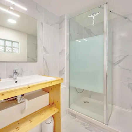 Grand T2 Clim & Wifi En Rez De Proche Daire Hyères