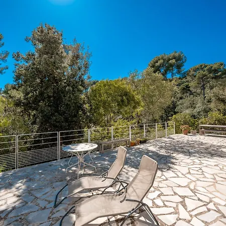 Grand T2 Clim & Wifi En Rez De Proche Daire